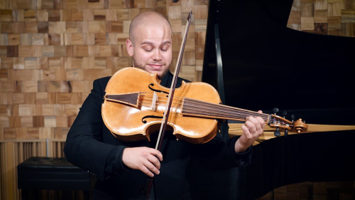 Andrew Gonzalez on Vioncello da spalla by Don Rickert